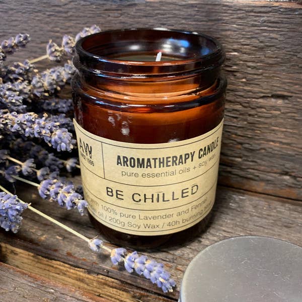 Amber jar candle with lavender and fennel, crafted from natural soy wax, providing relaxation and clarity for up to 40 hours.